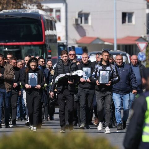 Βόρεια Μακεδονία: Θρήνος και απόγνωση στις κηδείες των θυμάτων της τραγωδίας στο Κότσανι