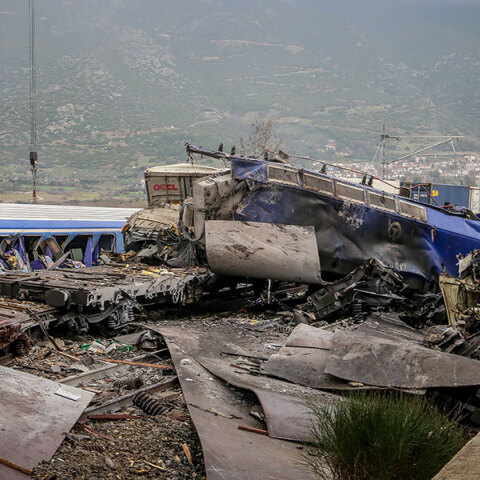 Στην άκρη του γκρεμού ξανά;