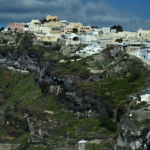Καταγγελία Παπαζάχου: Άγνωστοι βανδάλισαν σεισμολογικό σταθμό στη Σαντορίνη και έκλεψαν απαραίτητο εξοπλισμό 