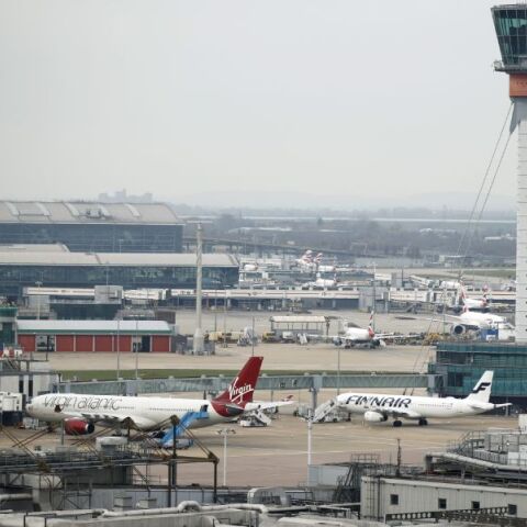 Επαναλειτουργεί κανονικά το αεροδρόμιο του Χίθροου - Ερωτήματα σχετικά με τα εφεδρικά συστήματα