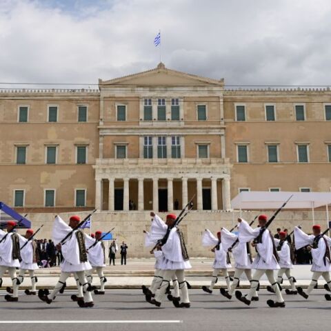 Τι ώρα ξεκινά η παρέλαση της 25ης Μαρτίου στην Αθήνα και τη Θεσσαλονίκη