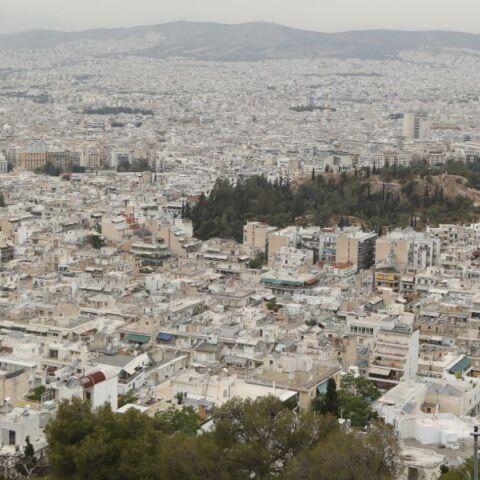 Ανεβαίνει η θερμοκρασία την Κυριακή - Πού θα έχει σκόνη σκόνη και λασποβροχές