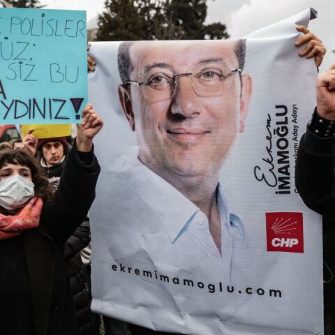 Νέο μήνυμα Ιμάμογλου από τη φυλακή - «Δεν έχει σημασία που είμαι - Μείνετε μακριά από τις συγκρούσεις»