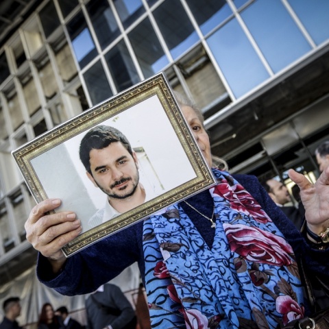 Φωτογραφία του Μάριου Παπαγεωργίου σε κορνίζα