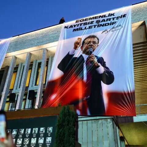 Κομισιόν για σύλληψη Ιμάμογλου: «Ερωτήματα σχετικά με την πρόσδεση της Τουρκίας στη μακρόχρονη δημοκρατική της παράδοση»