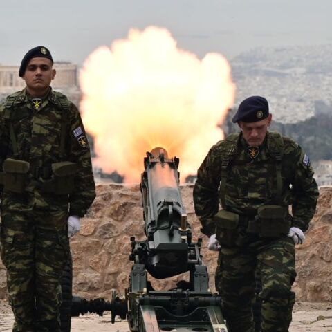 Οι 21 κανονιοβολισμοί στον Λυκαβηττό για τον εορτασμό της 25ης Μαρτίου