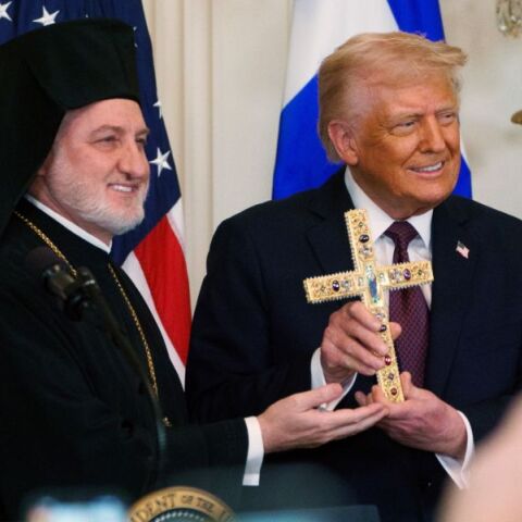 «Είστε ξεχωριστός λαός»: Τα λόγια του Τραμπ στους Έλληνες για την 25η Μαρτίου και το δώρο του Ελπιδοφόρου