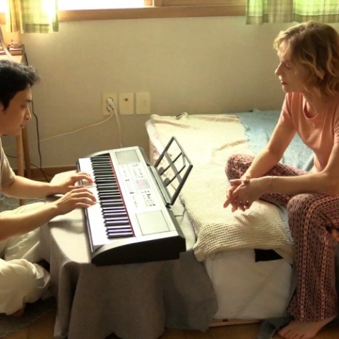 H ταξιδιώτισσα