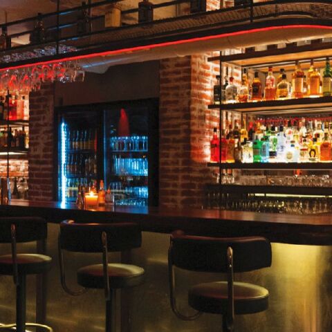 Εννέα Βήτα Social Drinkery