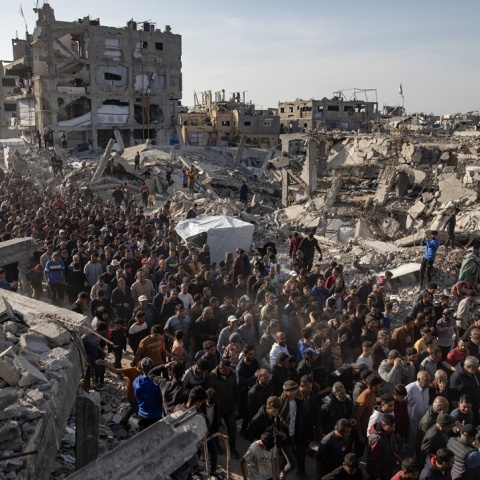 Το Ισραήλ απειλεί να επεκτείνει την επίθεσή του στη Γάζα αν δεν αφεθούν ελεύθεροι οι όμηροι