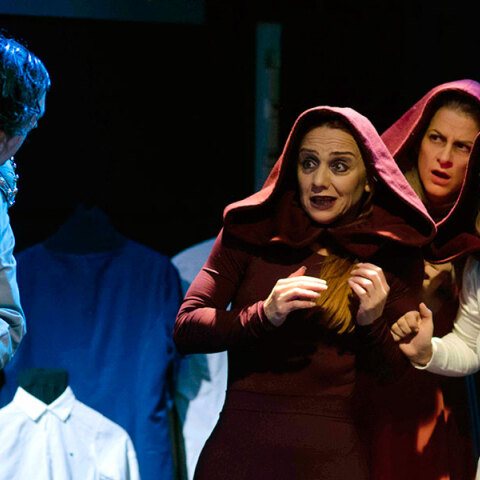 «Κατάσταση Πολιορκίας» από τη Θεατρική Ομάδα Κωφών «Τρελά Χρώματα» στο θέατρο Άβατον © Δάφνη Δρακούλη