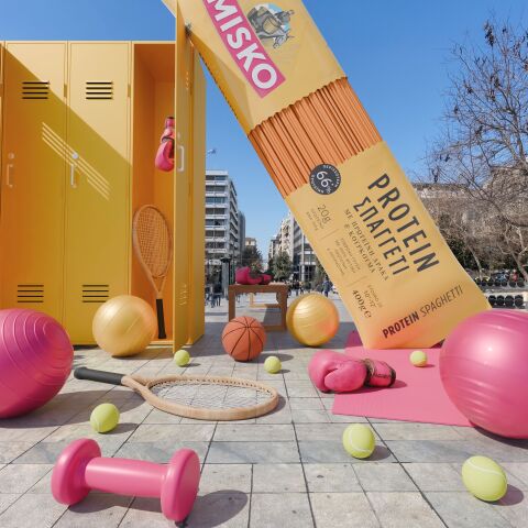 2025_03_31_misko_fake_outdoors_photo_1