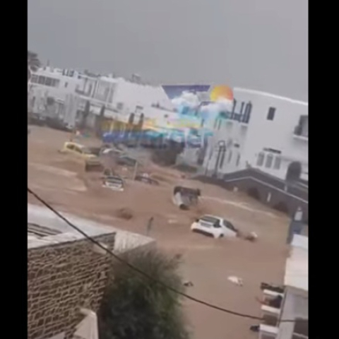 Κακοκαιρία στις Κυκλάδες: Δεκάδες κλήσεις στην πυροσβεστική, σε ετοιμότητα σωστικά συνεργεία