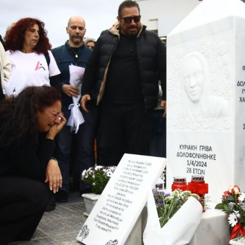 Κυριακή Γρίβα: Το συγκλονιστικό μήνυμα στο μνημείο που ανεγέρθηκε έξω από το ΑΤ Αγίων Αναργύρων
