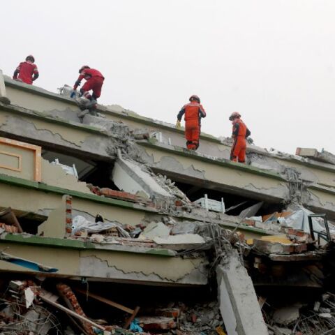 Μιανμάρ: Τα σωστικά συνεργεία ξέμειναν από σάκους για πτώματα -Αυξάνονται συνεχώς οι νεκροί