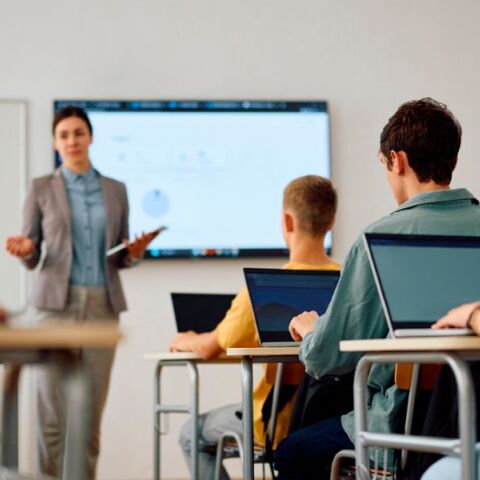 Δημόσια Ωνάσεια Σχολεία: Ξεκίνησε η διαδικασία υποβολής αιτήσεων - Τι πρέπει να γνωρίζουν οι γονείς και οι κηδεμόνες των μαθητών.