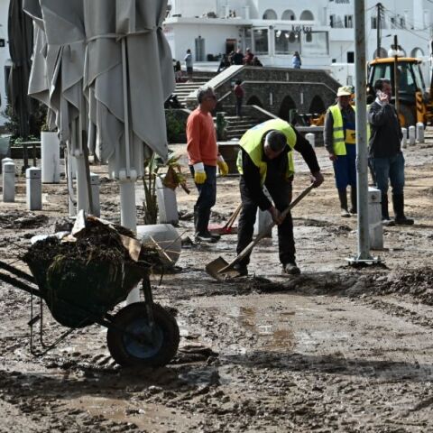 Γιατί η κακοκαιρία έπληξε τόσο σφοδρά την Πάρο - Βούλιαξε στη λάσπη το νησί