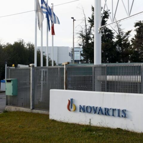 Δίκη Novartis: Ήταν αληθείς οι καταθέσεις μου, δήλωσε ο πρώην προστατευόμενος μάρτυρας «Μάξιμος Σαράφης»