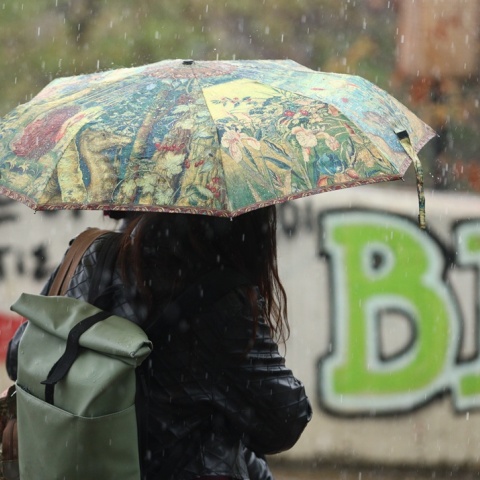 Γυναίκα με ομπρέλα