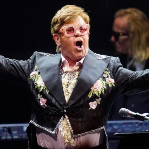 Ο Έλτον Τζον αποκαλύπτει τη μία συμβουλή που θα έδινε στον νεότερο εαυτό του: «Ποτέ μην πάρεις ναρκωτικά» - Κυκλοφορεί σήμερα το νέο του άλμπουμ 
