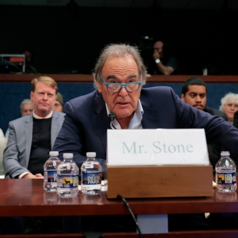 Ο Όλιβερ Στόουν ζητά από το Κογκρέσο να ερευνήσει εκ νέου τη δολοφονία του προέδρου Κένεντι