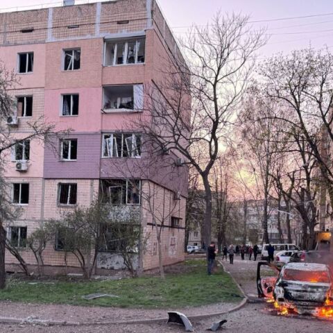 Πόλεμος Ρωσία - Ουκρανία: Εννέα παιδιά ανάμεσα στους 18 νεκρούς από επίθεση στην πόλη του Βολοντίμιρ Ζελένσκι - Πύραυλος έπληξε κατοικημένη περιοχή.