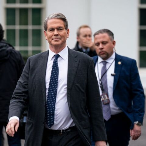 Η πρώτη αντίδραση των ΗΠΑ στους δασμούς της Κίνας διά στόματος του υπουργού Οικονομικών 