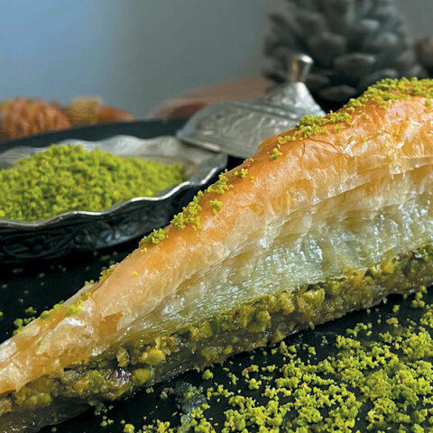 Baklavas: Πολίτικα γλυκά που μοσχομυρίζουν βούτυρο και τέλεια τσουρέκια