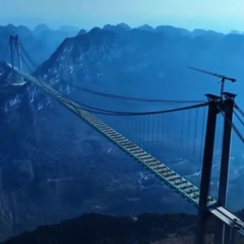 Σχεδόν έτοιμη η ψηλότερη γέφυρα του κόσμου