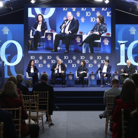 Η πρώτη ημέρα του 10ου Οικονομικού Φόρουμ Δελφών σε τίτλους