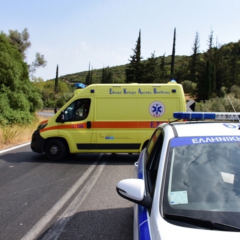 Ασθενοφόρο και περιπολικό