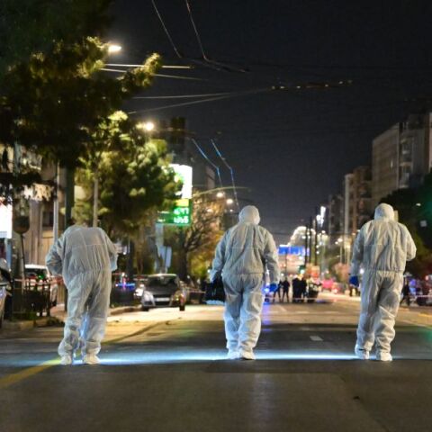 Έκρηξη στη Hellenic Train: Στο κάδρο ο «άνδρας με τα μαύρα» 