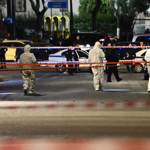 Μετά τα άβατα, η κυβέρνηση εξαφανίζει και την τρομοκρατία