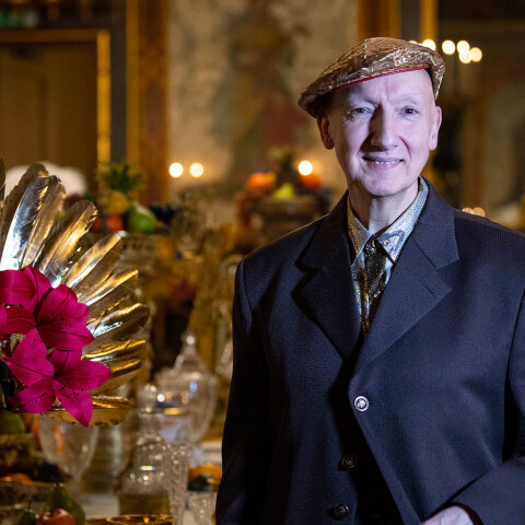 Στίβεν Τζόουνς: Ο πιο διάσημος σχεδιαστής καπέλων της υψηλής ραπτικής