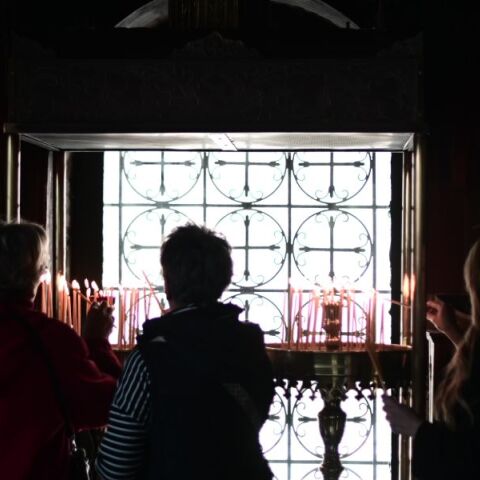 Μεγάλη Τρίτη: Γιατί ψάλλουμε τη Μεγάλη Τρίτη το τροπάριο της Κασσιανής