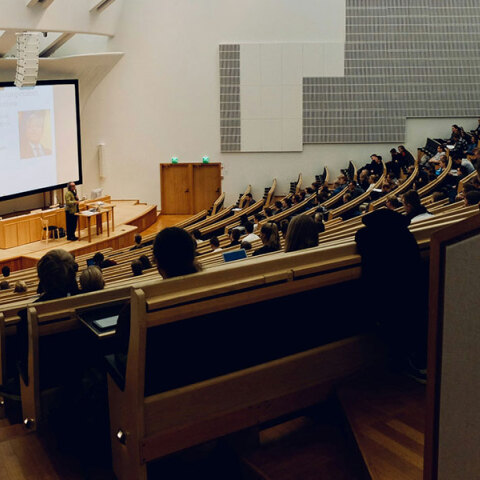 Ξένες ιδιωτικές πρωτοβουλίες στην εκπαίδευση