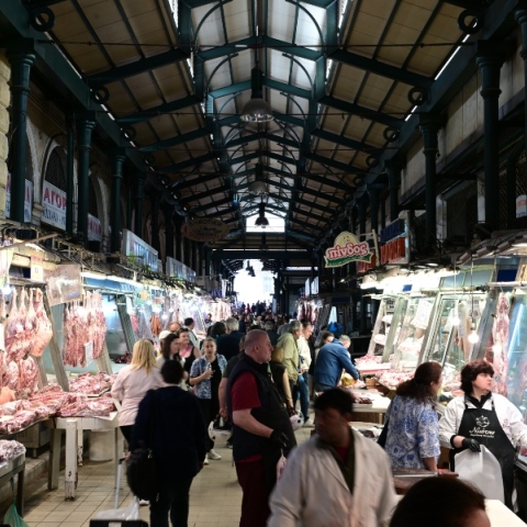 Μα ποιος περιμένει να μάθει τις τιμές του αρνιού από την τηλεόραση;