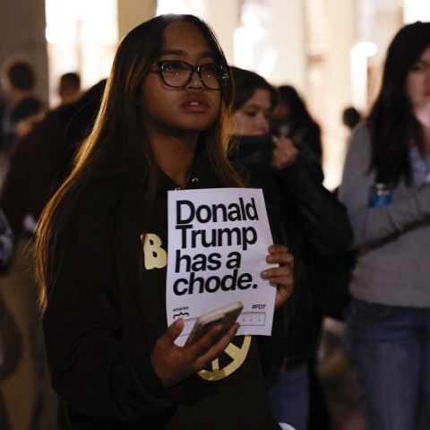 Φοιτητές διαδηλώνουν κατά του Τραμπ