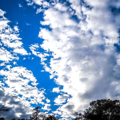 Σύννεφα στον ουρανό 