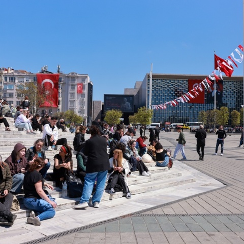 Τουλάχιστον 280 μετασεισμοί μετά τα 6,2 Ρίχτερ στην Κωνσταντινούπολη - Στους δρόμους παρέμειναν χιλιάδες πολίτες