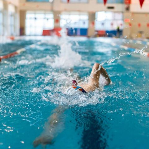 Θεσσαλονίκη: Ένας μοναδικός μαραθώνιος κολύμβησης για τα παιδιά με καρκίνο - «24 Ώρες για τη Λάμψη της Ζωής» στο Δημοτικό Κολυμβητήριο Καλαμαριάς