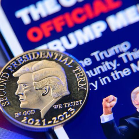 Ντόναλντ Τραμπ: Οι προσκλήσεις σε ιδιωτική δεξίωση με τον πρόεδρο των ΗΠΑ ενίσχυσαν την τιμή του $TRUMP κατά 50% -Ανησυχίες για σύγκρουση συμφερόντων