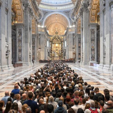 Βατικανό: Ουρές χιλιομέτρων για το τελευταίο αντίο στον Πάπα Φραγκίσκο