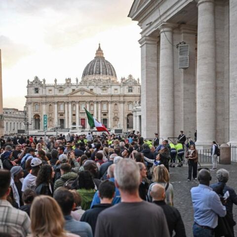 Live εικόνα από το Βατικανό: Ποιοι ηγέτες θα παραστούν στην κηδεία του Πάπα Φραγκίσκου