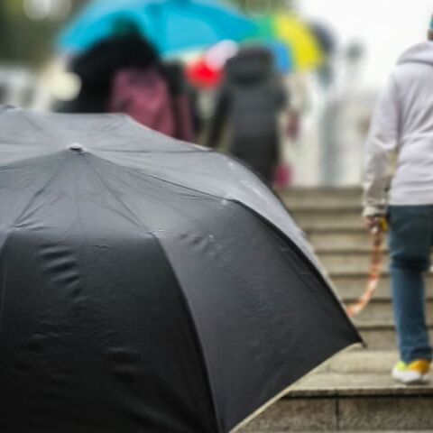 O καιρός τη Δευτέρα 28 Απριλίου 2025: Νεφώσεις και τοπικές βροχές - Αναμένεται βαθμιαία βελτίωση - Η πρόγνωση από το meteo και την ΕΜΥ