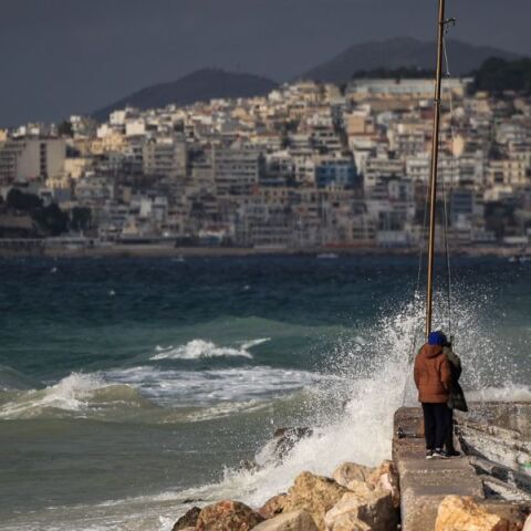 Σαρώνουν οι άνεμοι τη χώρα την Τρίτη: 9 μποφόρ και ισχυρές βροχοπτώσεις - Πέφτει η θερμοκρασία