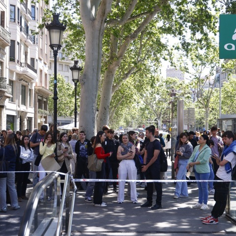 Μπλακ άουτ στην Ισπανία: Αποκαταστάθηκε η ηλεκτροδότηση σε πολλές περιοχές - Προβλήματα στα αεροδρόμια - Διακόπηκε η κυκλοφορία όλων των τρένων