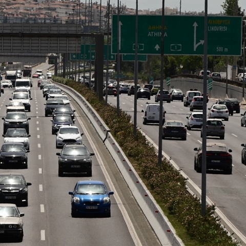 Αυτοκίνητα σε δρόμο