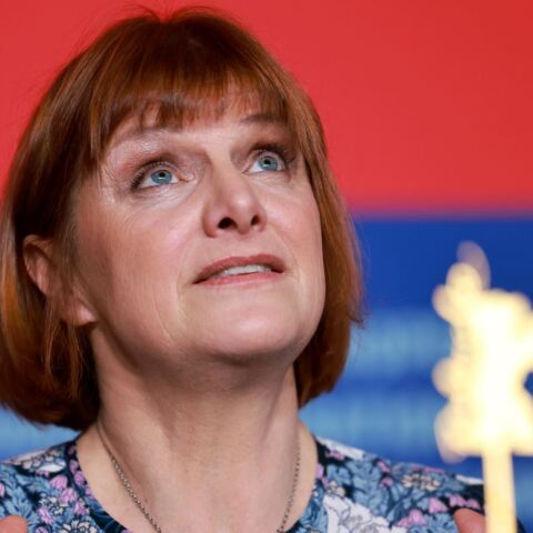 Hot Milk: Πρώτο τρέιλερ για το queer ρομάντζο της Ρεμπέκα Λένκιεβιτς