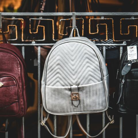 Πού θα βρεις τα πιο φτηνά σακίδια-μπακπακ;